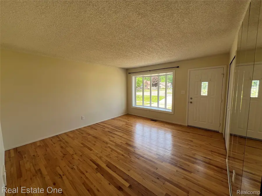 25563 Baker, Taylor, MI 48180 - #2