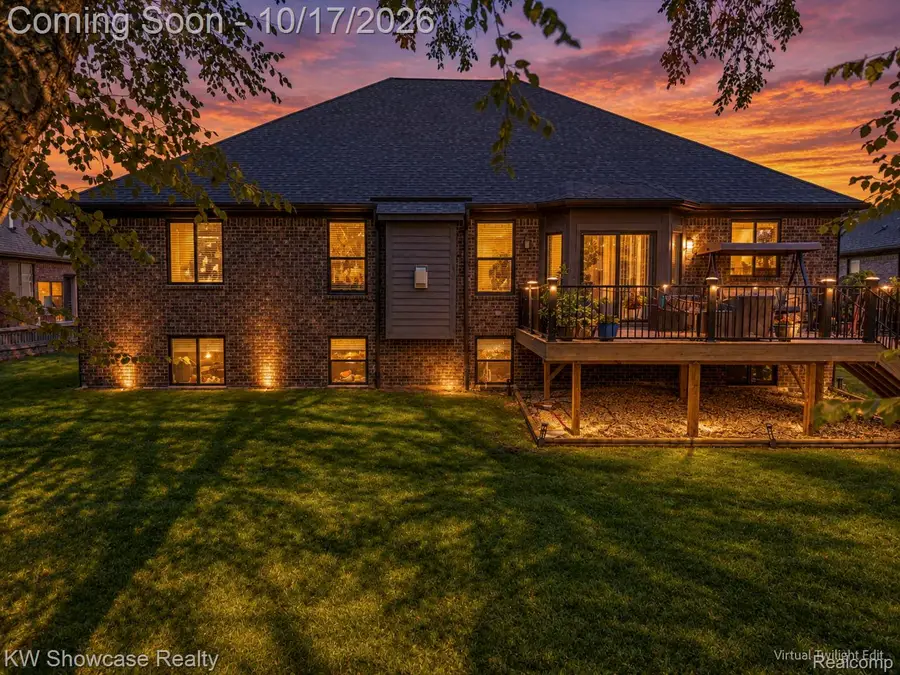 1060 Birkshire RDG, Rochester Hills, MI 48307 - #2