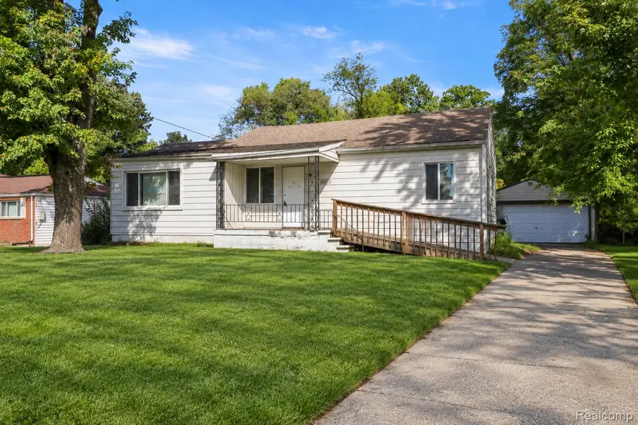 19050 Melrose AVE, Southfield, MI 48075 - #2