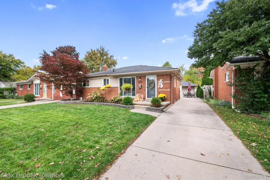 29428 Shackett AVE, Madison Heights, MI 48071 - #3