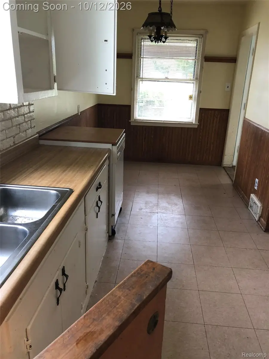 6615 Winthrop ST, Detroit, MI 48228 - #3