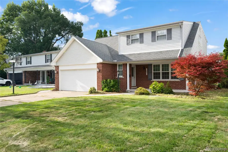 12851 Grand Haven DR, Sterling Heights, MI 48312 - #2