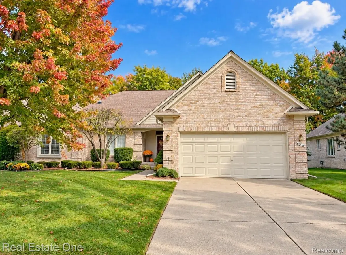 40294 Riverbend DR, Sterling Heights, MI 48310 - #1