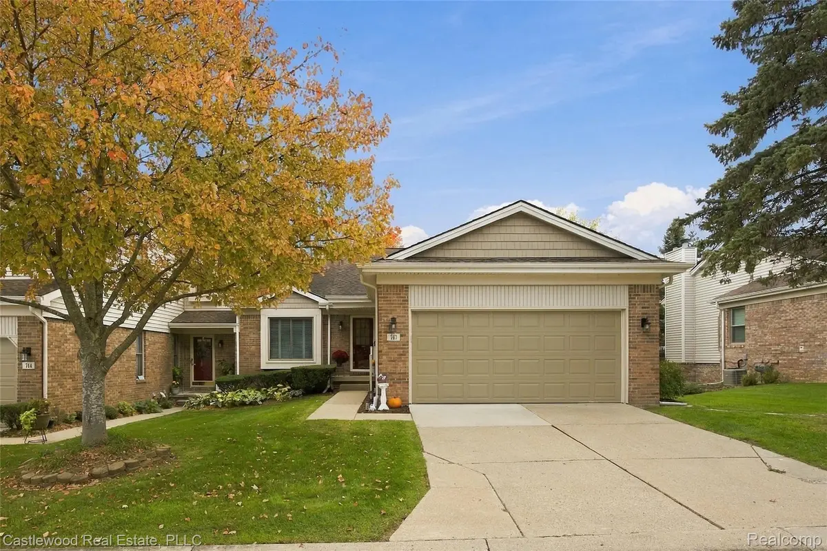 740 Ridgeside DR, Milford, MI 48381 - #1