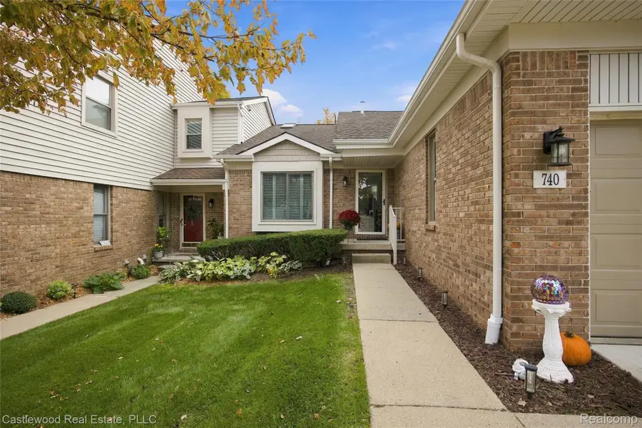 740 Ridgeside DR, Milford, MI 48381 - #3
