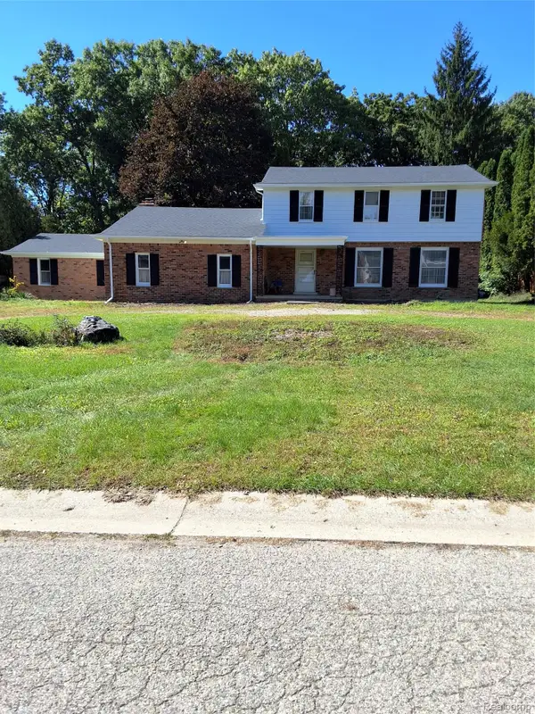 2156 Pear Tree LN, Oakland, MI 48363