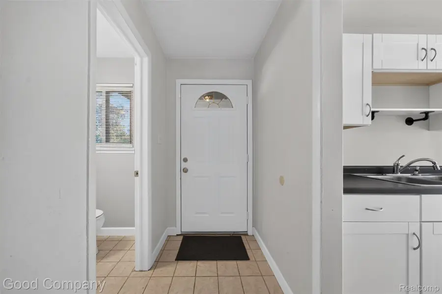 30015 Stockton AVE, Farmington Hills, MI 48336 - #2
