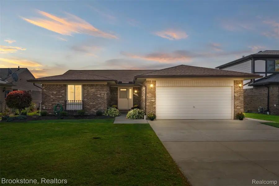 4226 Jefferson DR, Sterling Heights, MI 48310 - #2