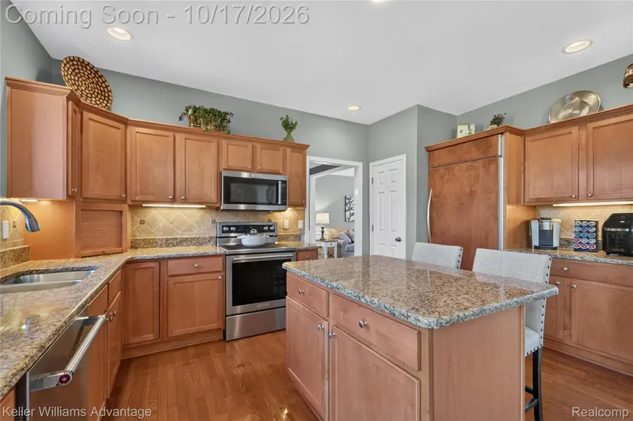 32986 Brookside CT, Livonia, MI 48152 - #3