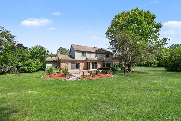 29579 Kings Pointe CT, FarmingtonHills, MI 48331