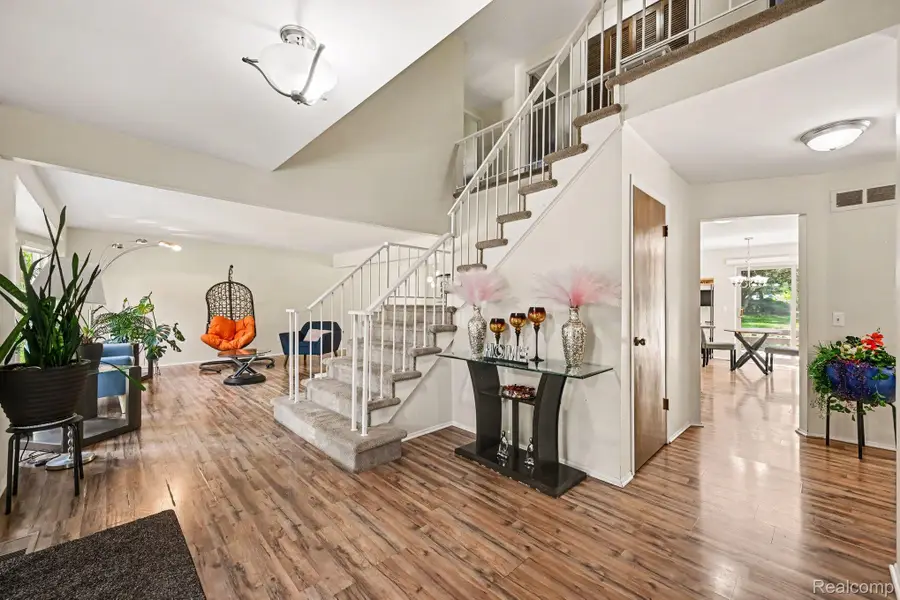 29579 Kings Pointe CT, Farmington Hills, MI 48331 - #2
