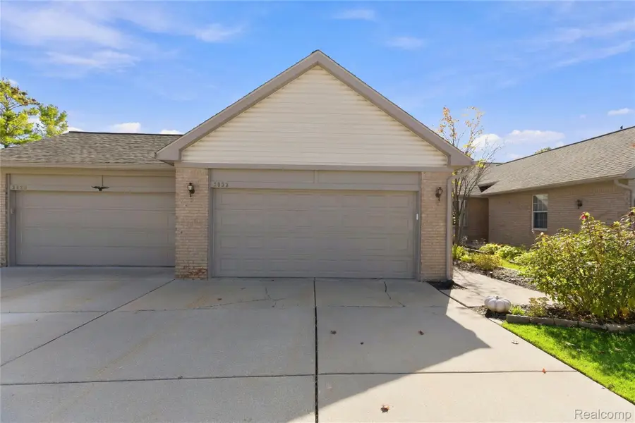 3033 Harbor CT, Waterford, MI 48328 - #2
