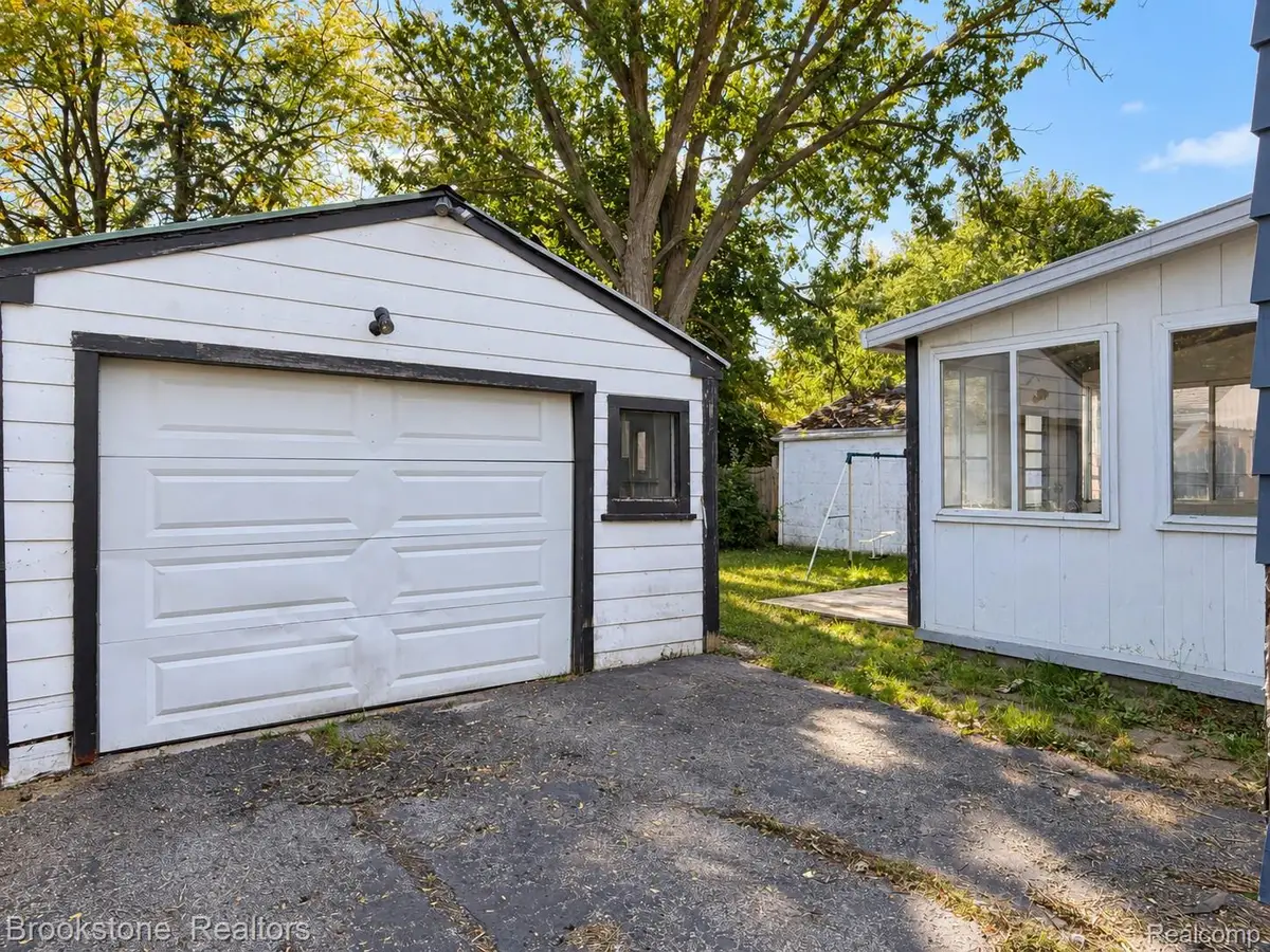1121 Pettibone AVE, Flint, MI 48507 - #1