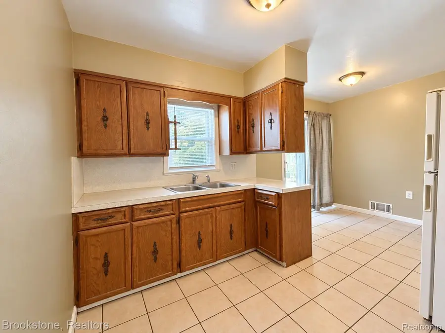 1121 Pettibone AVE, Flint, MI 48507 - #2
