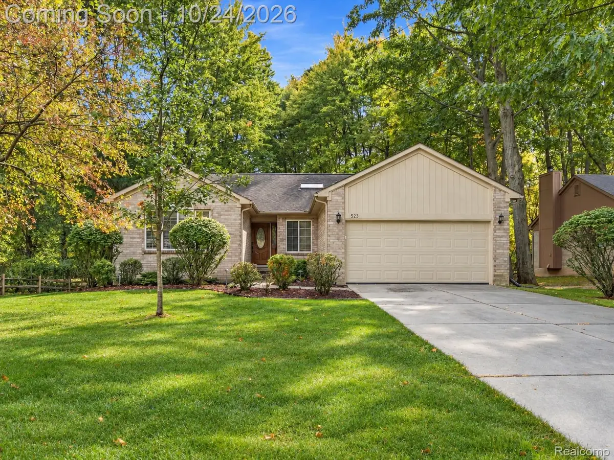 523 River Ridge DR, Waterford, MI 48327 - #1