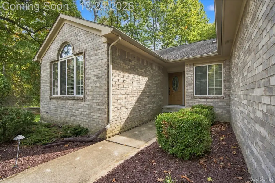 523 River Ridge DR, Waterford, MI 48327 - #2