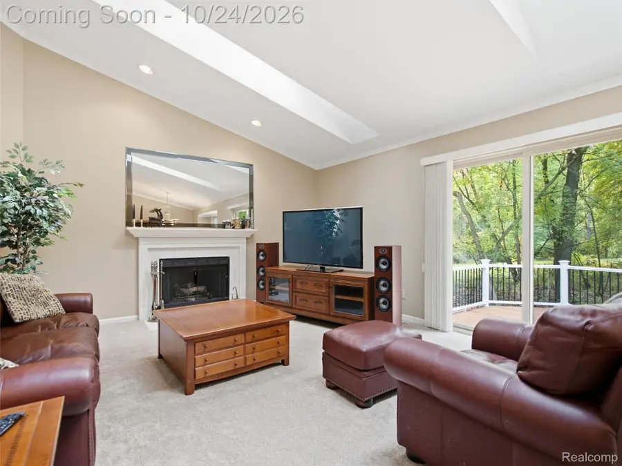 523 River Ridge DR, Waterford, MI 48327 - #3
