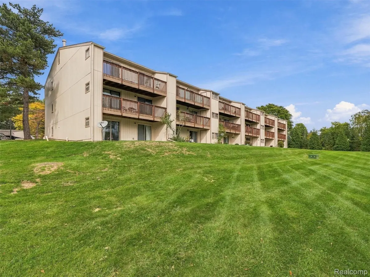 1677 Riverside DR  # 13, Rochester Hills, MI 48309 - #1