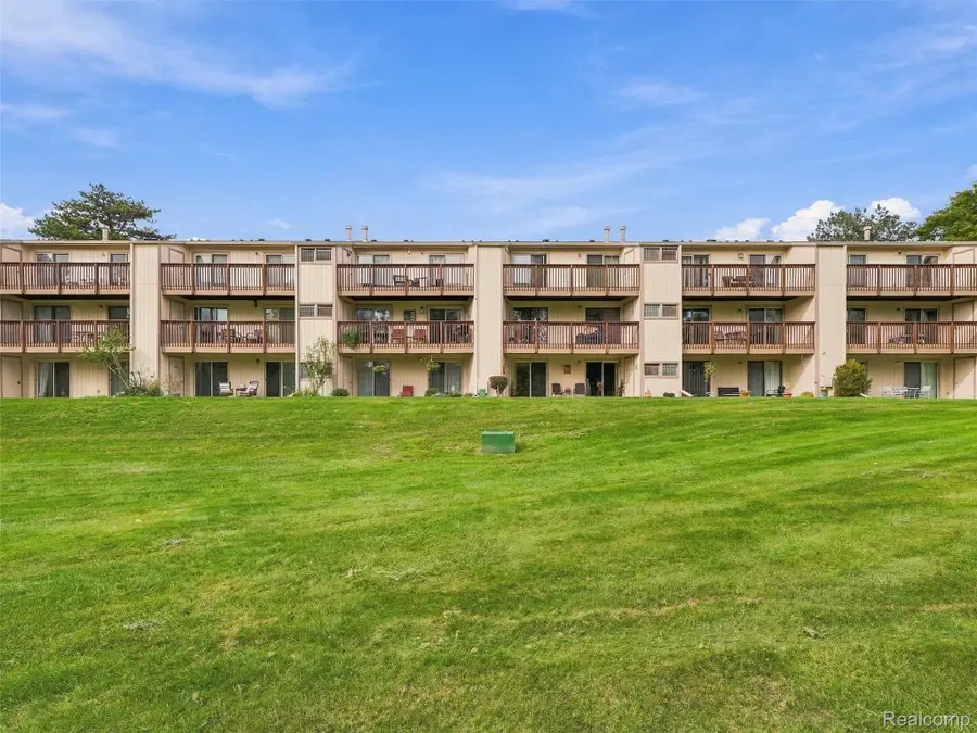 1677 Riverside DR  # 13, Rochester Hills, MI 48309 - #2