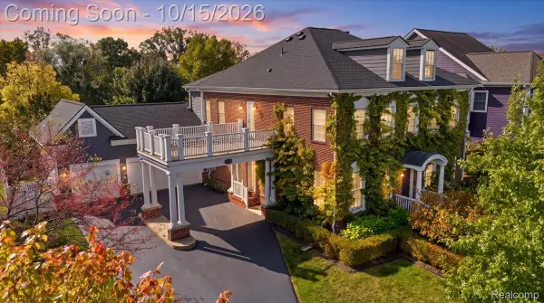 49621 Garfield LN, Canton, MI 48188