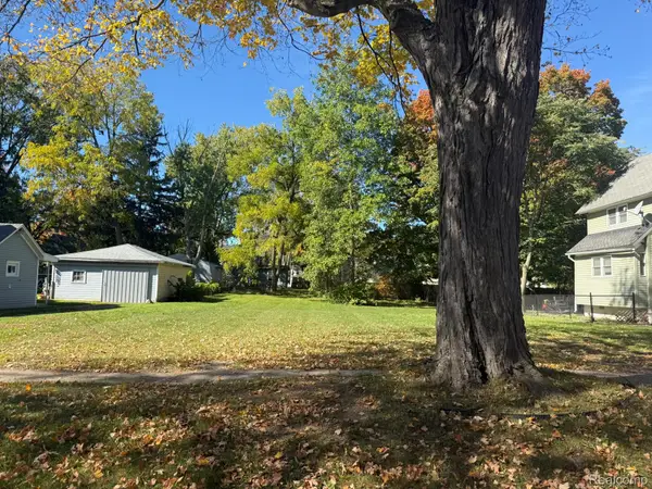 643 N Hickory ST, Owosso, MI 48867
