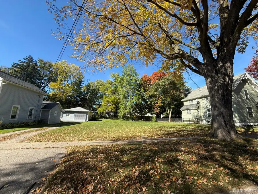 643 N Hickory ST, Owosso, MI 48867 - #2