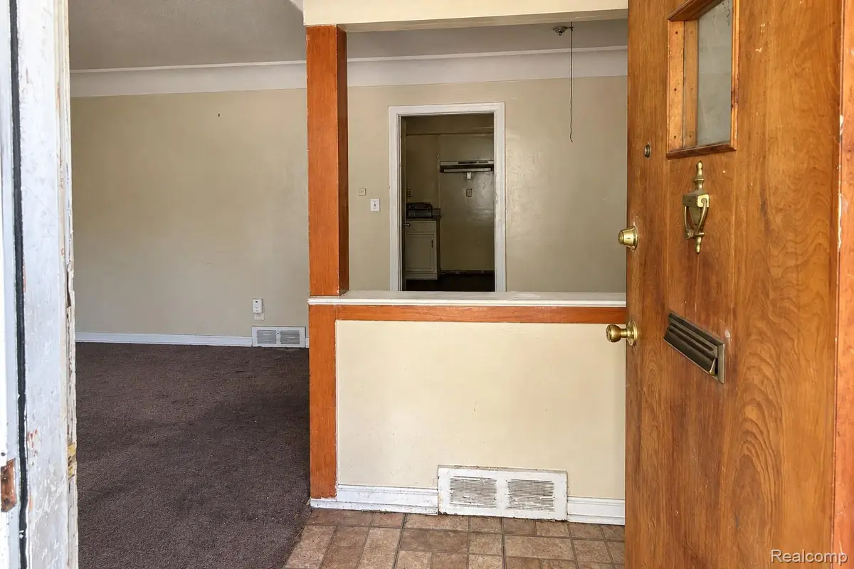 2947 Mackin RD, Flint, MI 48504 - #1