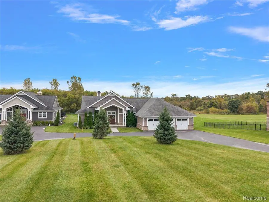 2901 Sleeth RD, Commerce Township, MI 48382 - #2