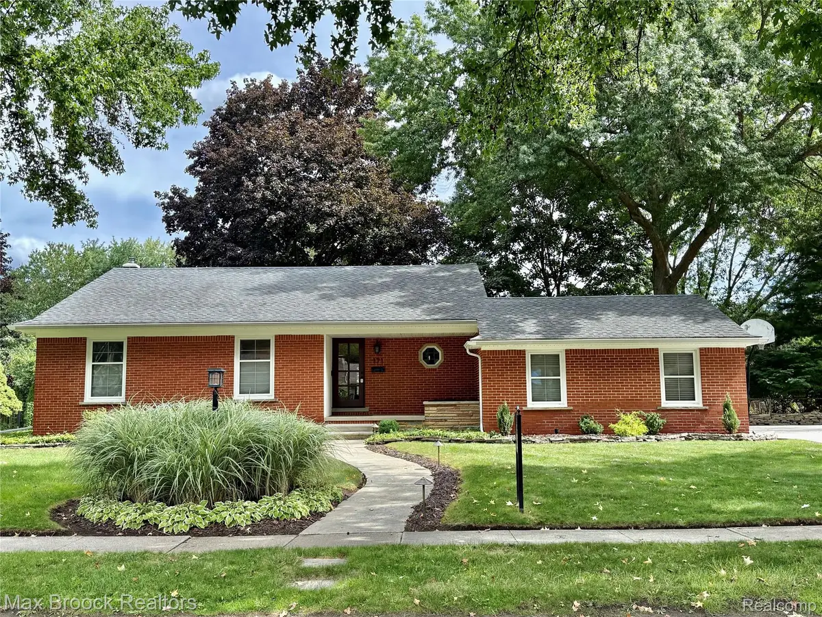 171 S Glengarry RD, Bloomfield, MI 48301 - #1