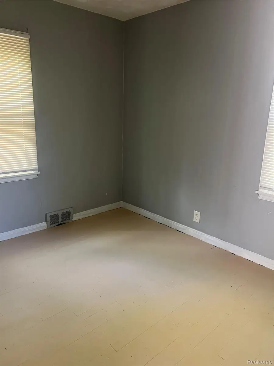 2550 Swayze ST, Flint, MI 48503 - #3