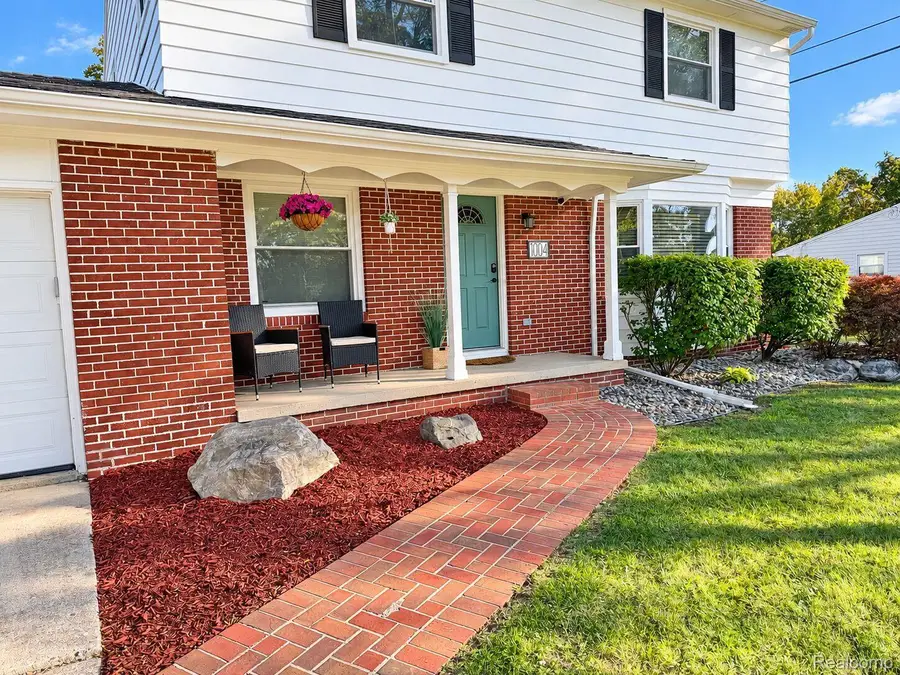 1004 Shelter LN, Lansing, MI 48912 - #2