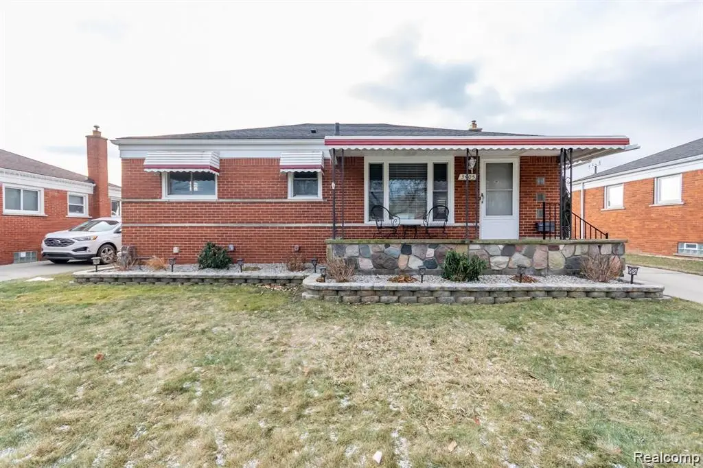 3405 S Lynn CT, Trenton, MI 48183 - #1