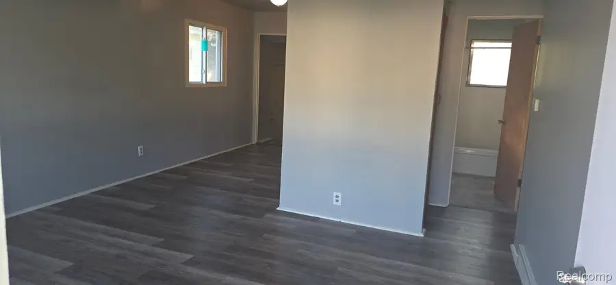 3035 Raskob ST, Flint, MI 48504 - #2