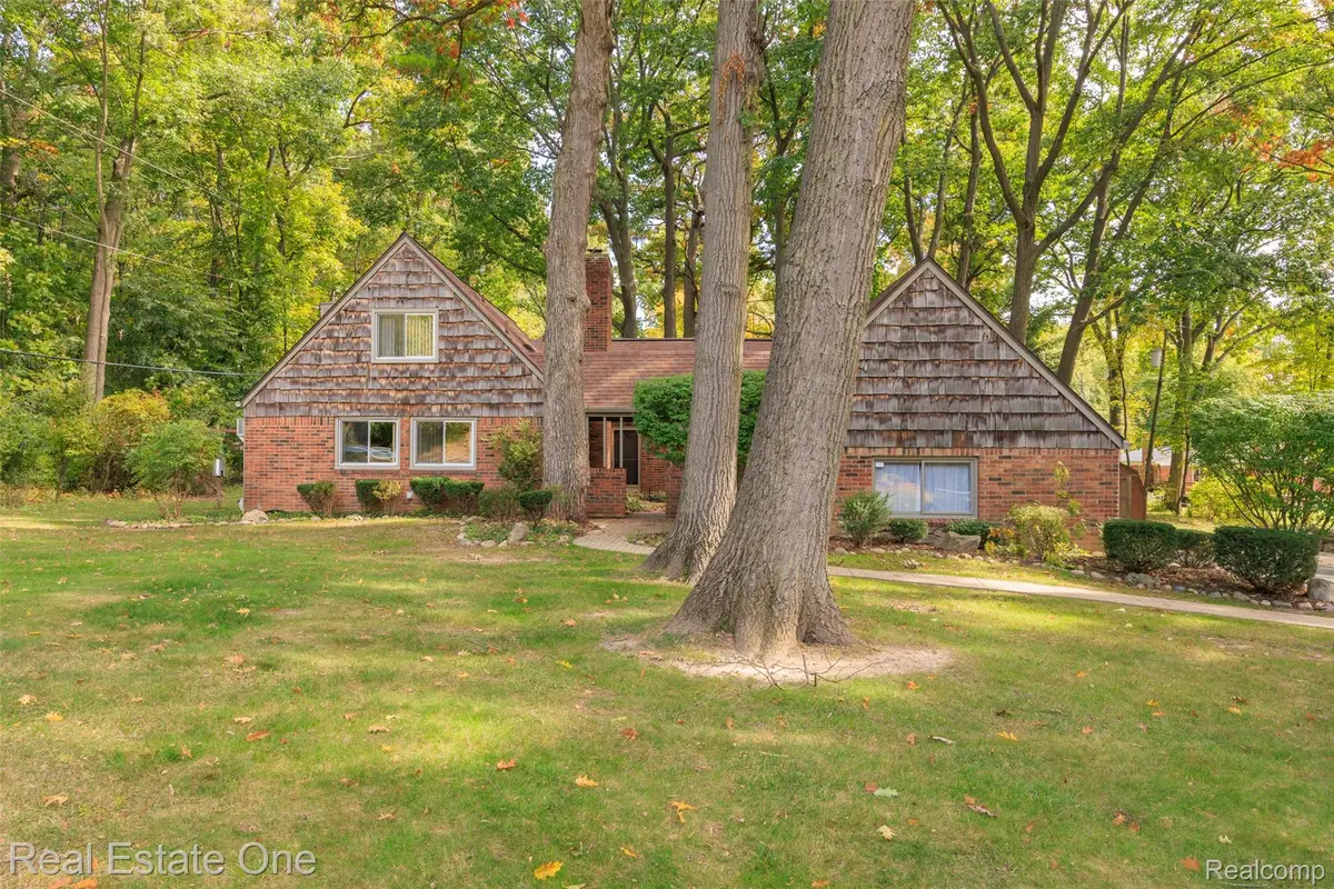 6482 Herbmoor ST, Troy, MI 48098 - #1