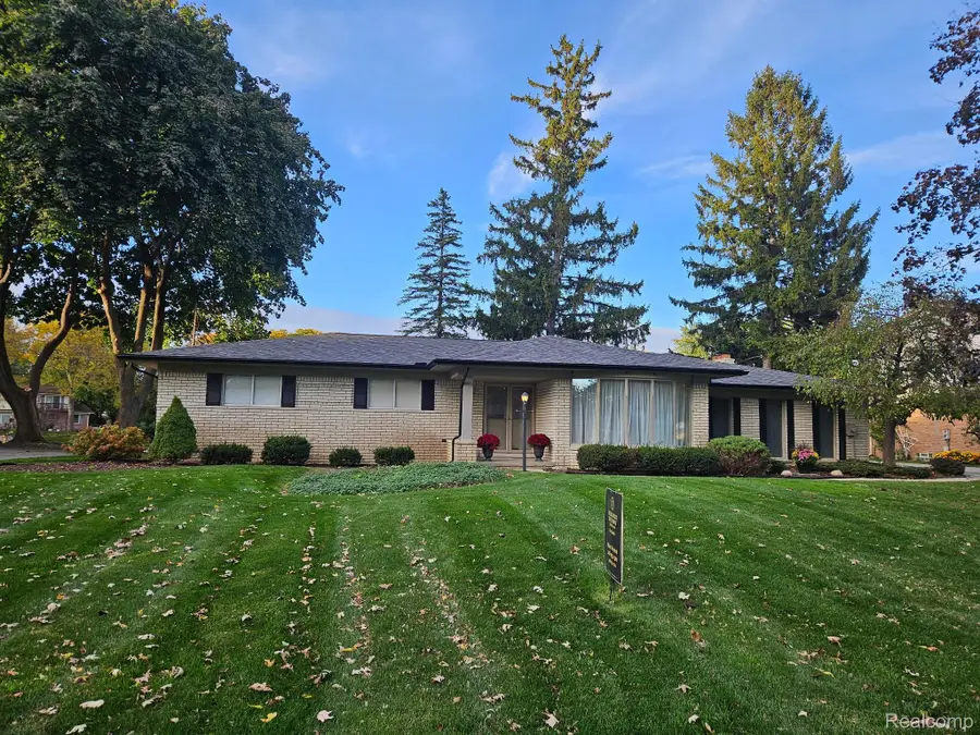 6701 Yarborough DR, Shelby, MI 48316 - #3