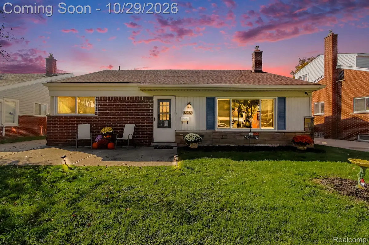 32737 Benson DR, Westland, MI 48185 - #1