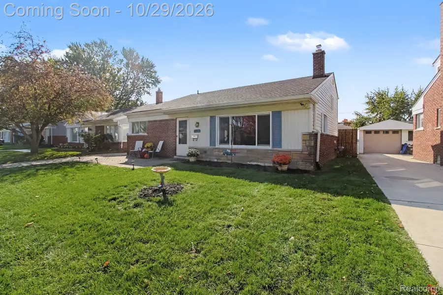 32737 Benson DR, Westland, MI 48185 - #3