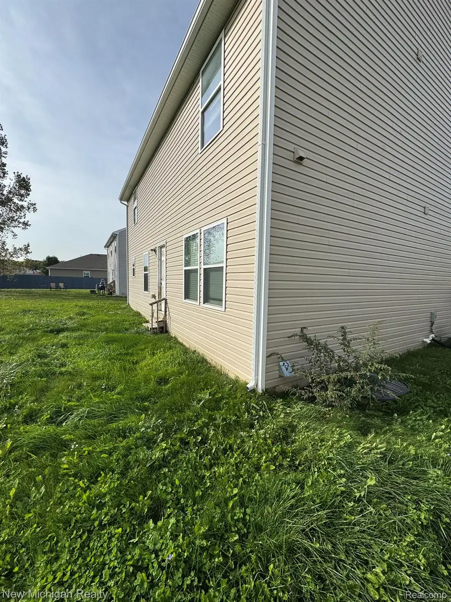 2205 Hunter LN, Burton, MI 48519 - #3