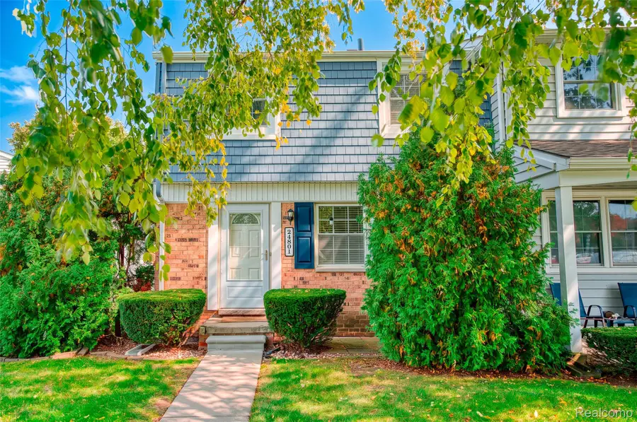 24801 Olde Orchard ST, Novi, MI 48375 - #2