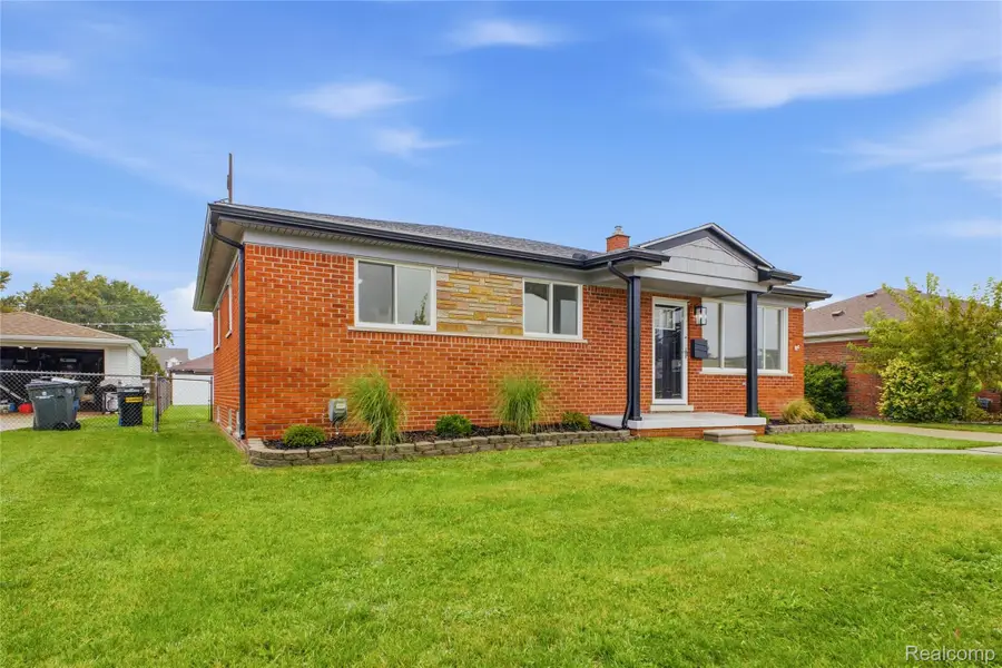 27737 Rockwood ST, Saint Clair Shores, MI 48081 - #3