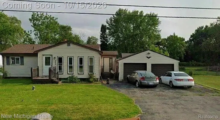 4455 Burgundy DR, Flint, MI 48506 - #2