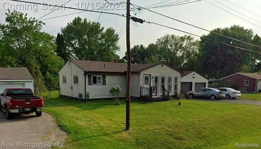 4455 Burgundy DR, Flint, MI 48506 - #3