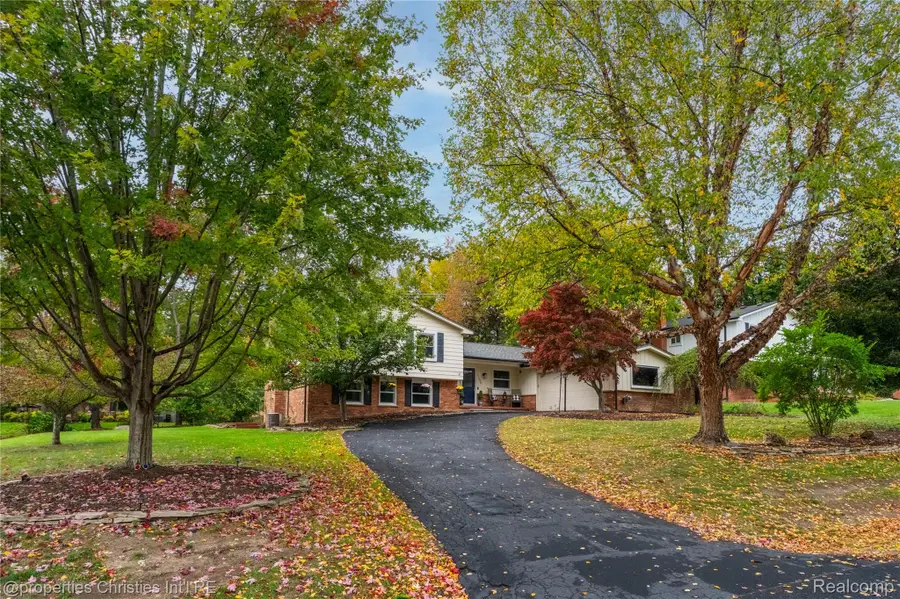 29967 Ravenscroft ST, Farmington Hills, MI 48331 - #2