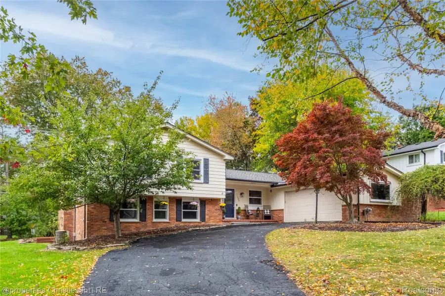 29967 Ravenscroft ST, Farmington Hills, MI 48331 - #3
