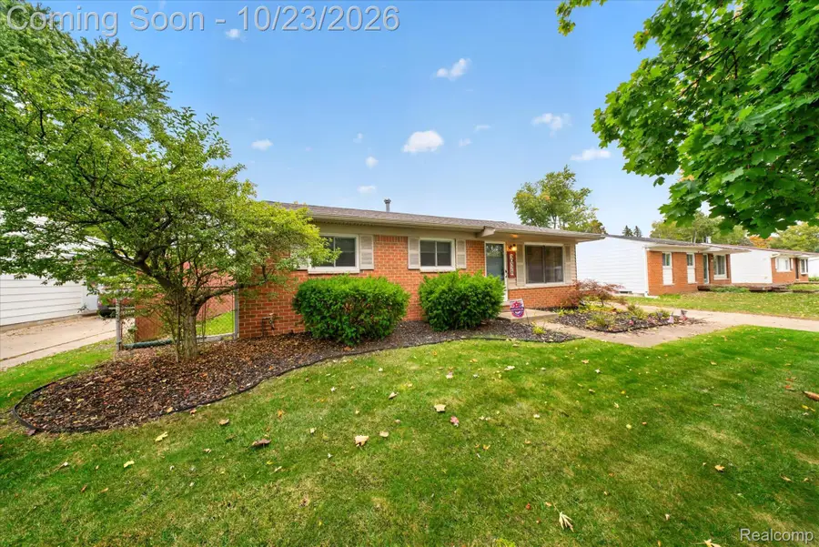 30328 Fairfax ST, Livonia, MI 48152 - #2