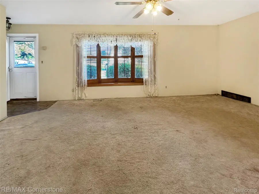 34047 Birchwood ST, Westland, MI 48186 - #3