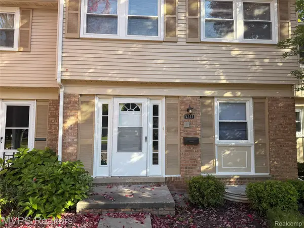 5242 Breeze Hill  24, Troy, MI 48098