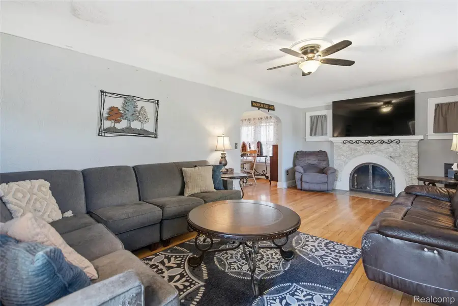 6069 Andersonville RD, Waterford, MI 48329 - #2