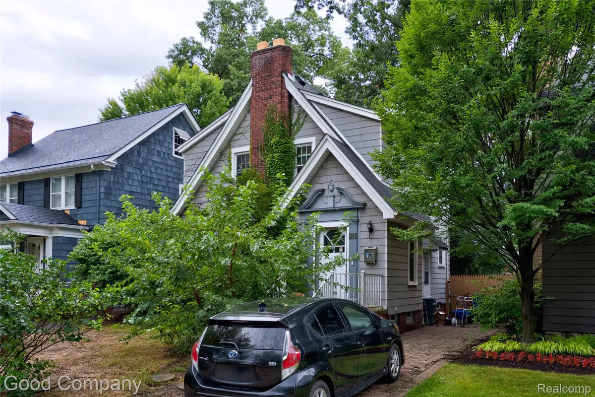 29 Hanover RD, Pleasant Ridge, MI 48069 - #1