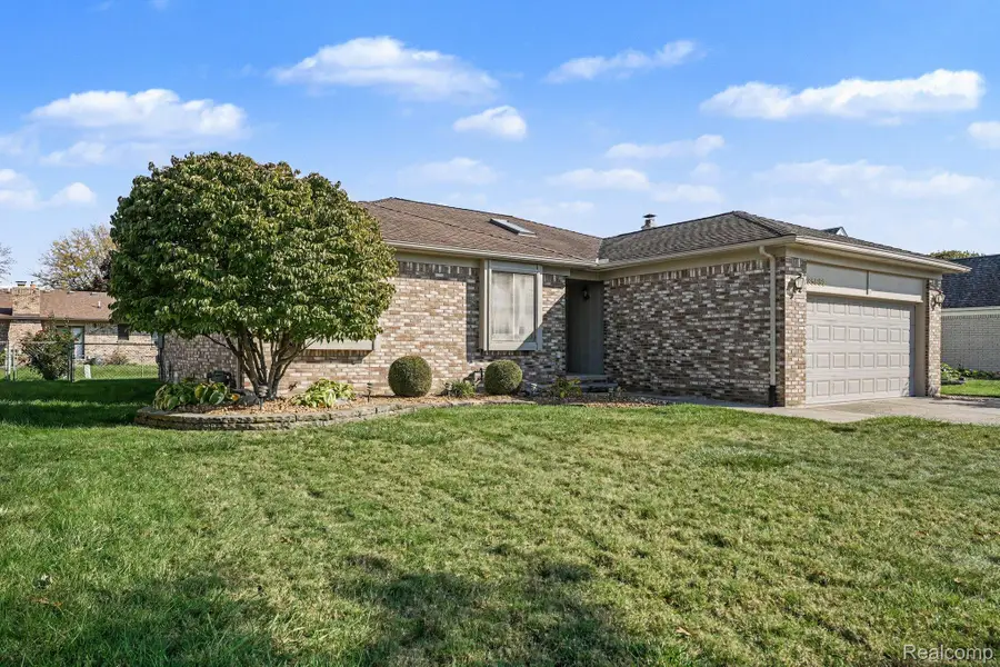 35662 Buxton DR, Sterling Heights, MI 48310 - #3